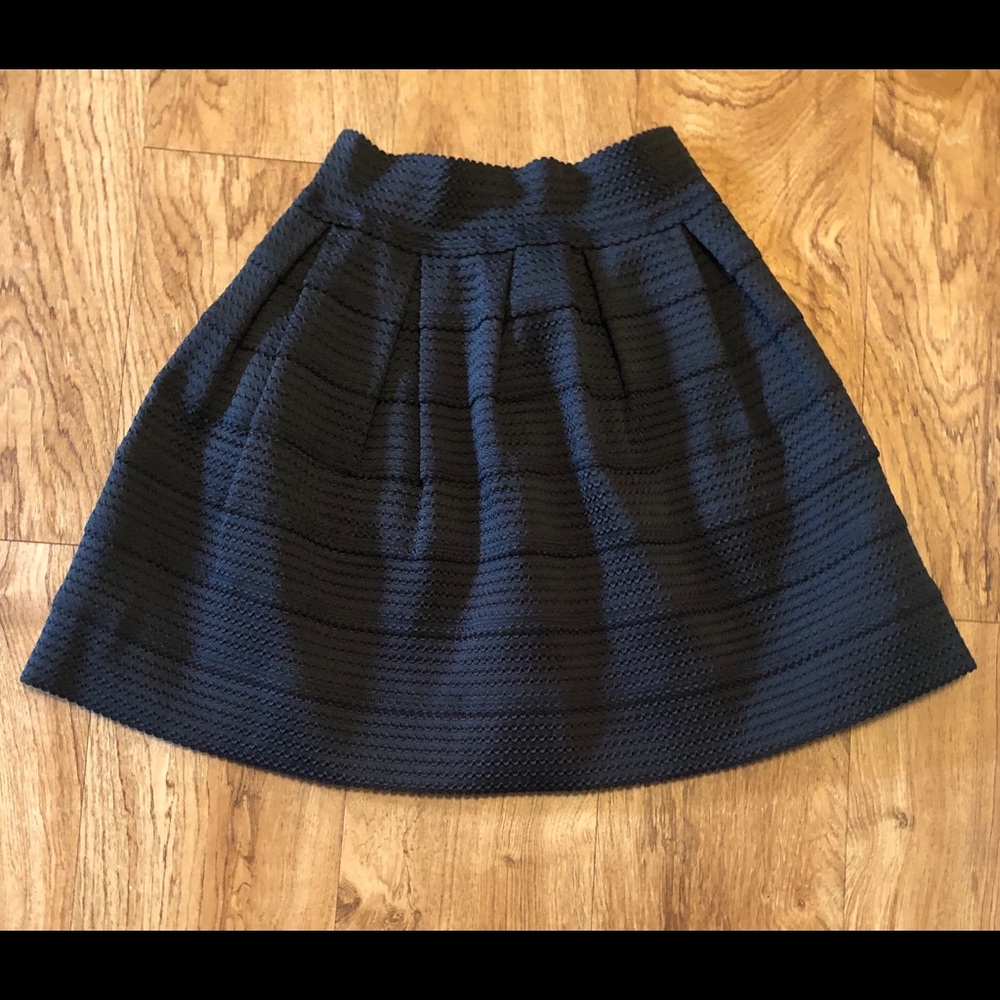FSR BEAUTIFUL Black Skirt Sz Medium HEARTS 💕